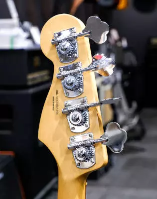 Fender - Player Jazz Bass Pau Ferro - Candy Apple Red 2